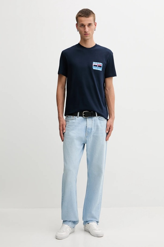 Bavlněné tričko Tommy Jeans DM0DM21980 námořnická modř AW25