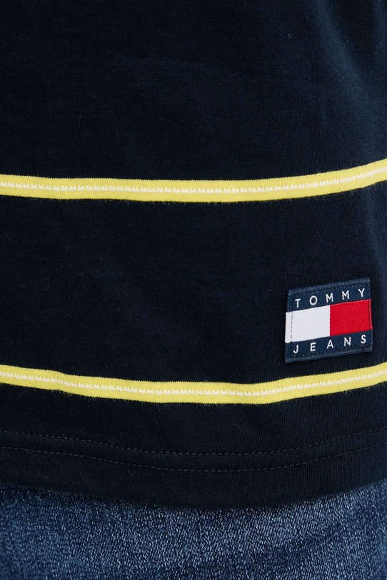 Bavlněné tričko Tommy Jeans DM0DM21983 námořnická modř