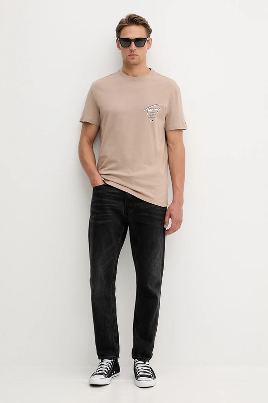 Bavlněné tričko Tommy Jeans DM0DM22120 hnědá AW25