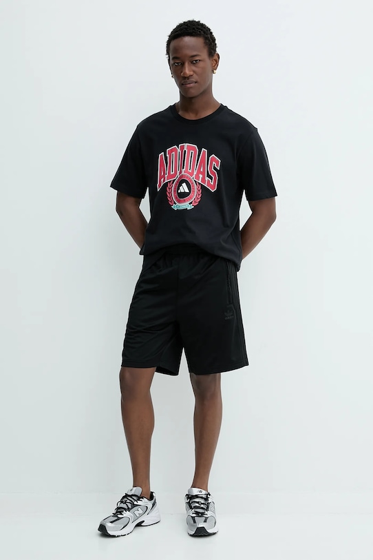 Хлопковая футболка adidas VSTY CREST JV8443 чёрный AW25