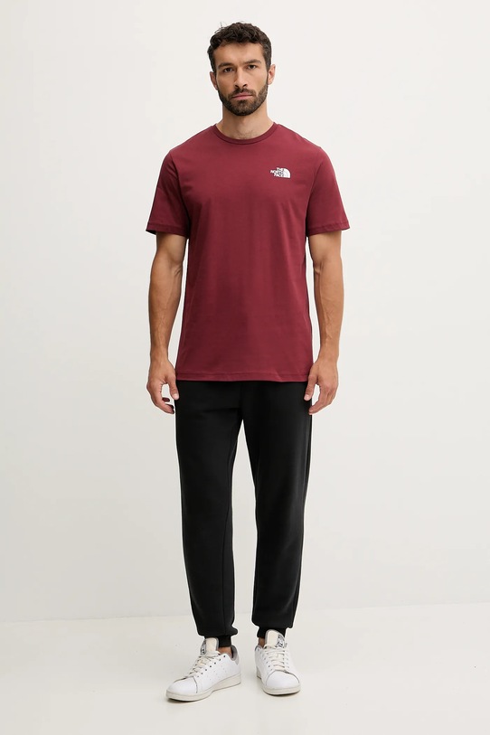 Bavlněné tričko The North Face Redbox NF0A87NPDO31 burgundské AW25