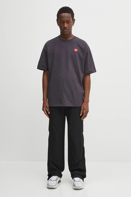 Βαμβακερό μπλουζάκι The North Face Redbox NF0A8EG50SA1 γκρί