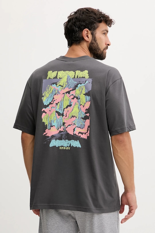 Îmbrăcăminte The North Face tricou din bumbac Expedition Celebration NF0A8E3CRHI1 gri
