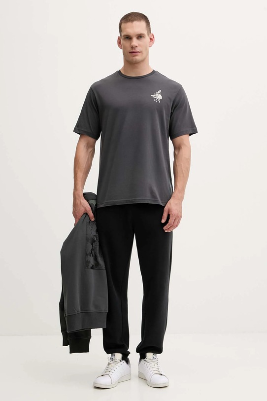 Bavlněné tričko The North Face Powder Days NF0A8E4D0C51 šedá AW25