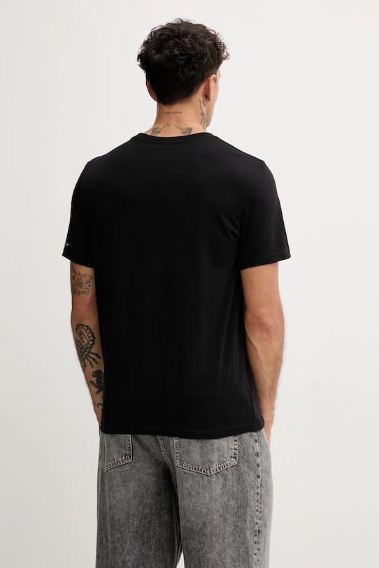 Ρούχα Βαμβακερό μπλουζάκι MOOSE KNUCKLES Augstine M34MT705G μαύρο