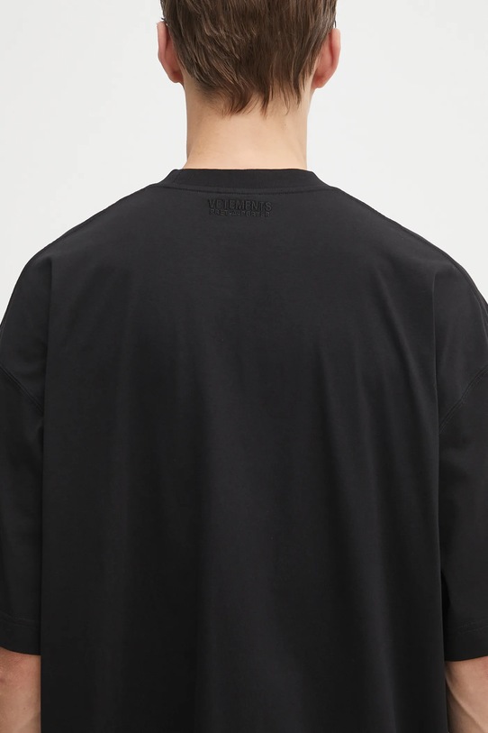 Βαμβακερό μπλουζάκι VETEMENTS Metal Logo Regular UH76TR600B μαύρο