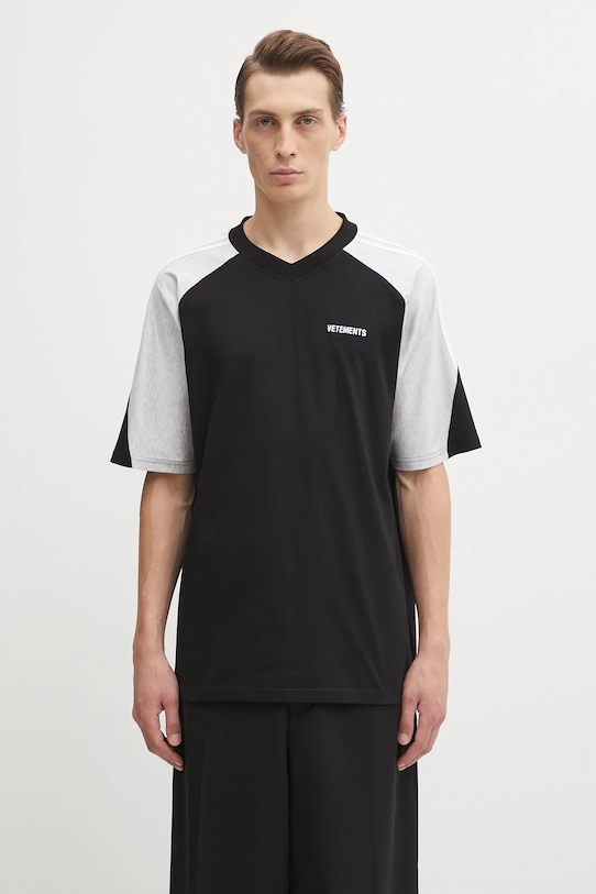 Βαμβακερό μπλουζάκι VETEMENTS Cut-Up V-Neck χαλαρό μαύρο UH76TR265BG