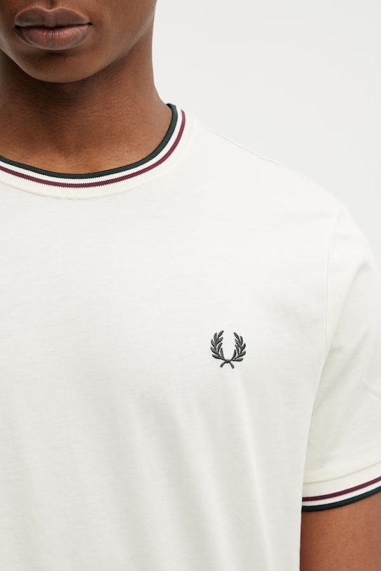 Памучна тениска Fred Perry бежов M1588V