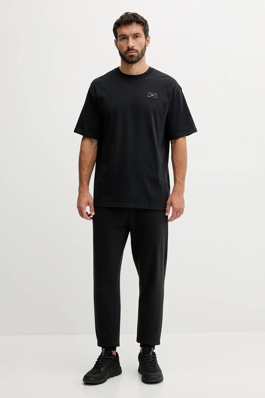 Kratka majica Under Armour 6005668 črna AW25