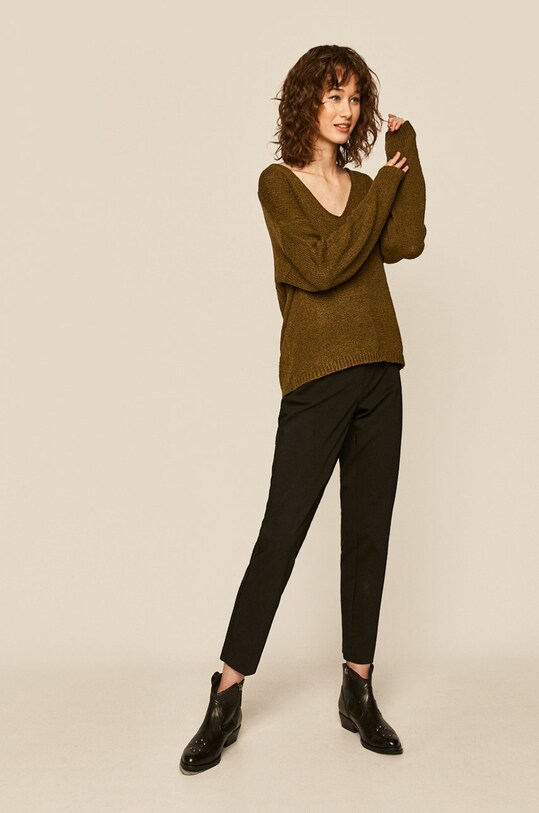 Sweter damski ze spiczastym dekoltem zielony RS20.SWD303 zielony RS20