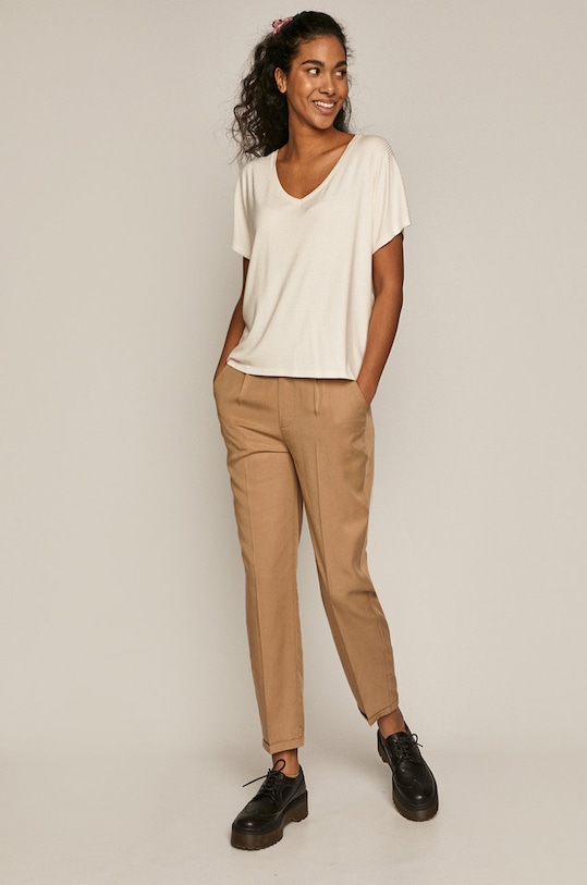 T-shirt damski oversize z prążkowanej dzianiny kremowy RS21.TSD072 beżowy RS21