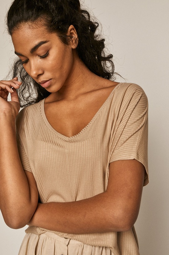 T-shirt damski oversize z prążkowanej dzianiny beżowy beżowy RS21.TSD072