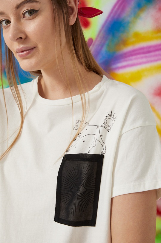 T-shirt bawełniany damski Tattoo Art by MEGU RUM - Małgorzata Rumińska beżowy okrągły beżowy RS22.TSD763