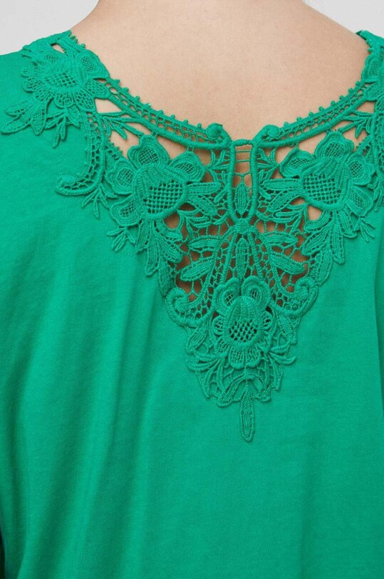 T-shirt bawełniany damski z ozdobną aplikacją z koronki kolor zielony RS23.TSDA03 zielony
