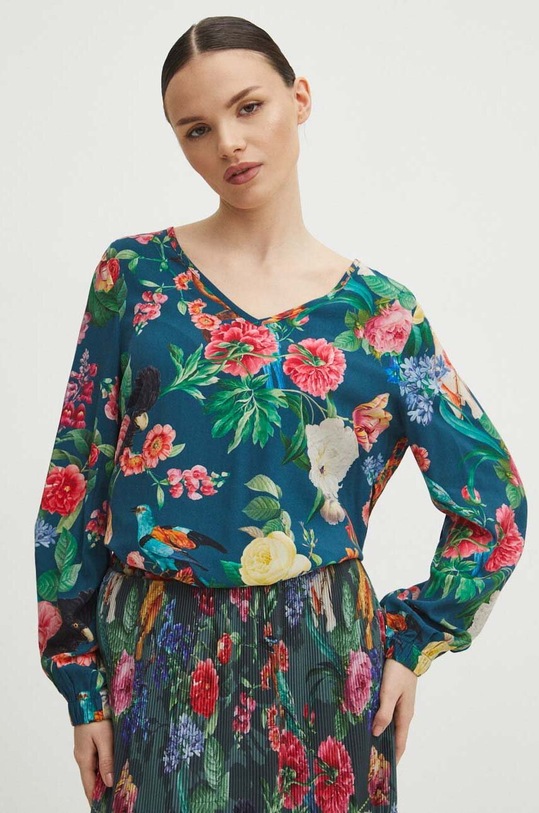 Bluzka damska w kwiaty kolor turkusowy casual turkusowy RS24.BDD305