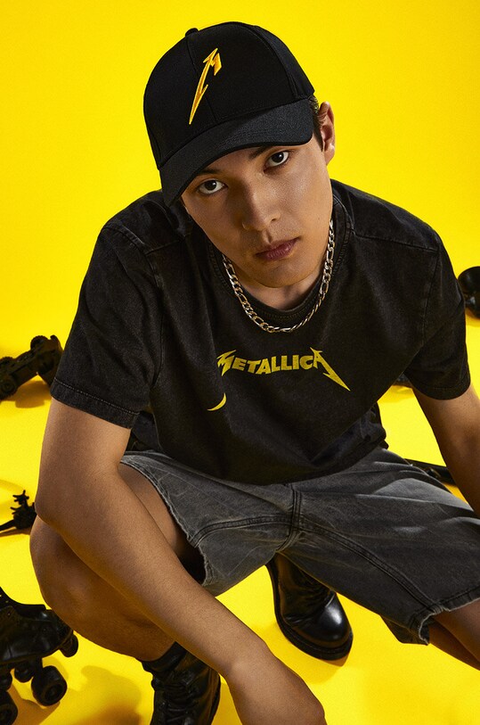 Czapka z daszkiem bawełniana męska z ozdobnym haftem Metallica kolor czarny aplikacja czarny RS24.CAMB50