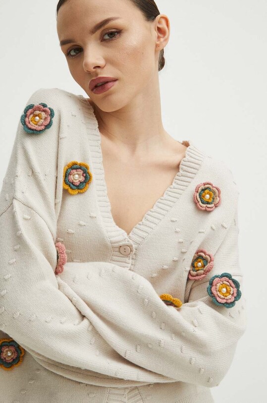 Kardigán dámsky béžová farba nášivka béžová RS24.SWD302