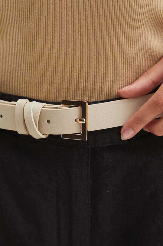 Medicine szorty lniane czarny RS24.SZD074