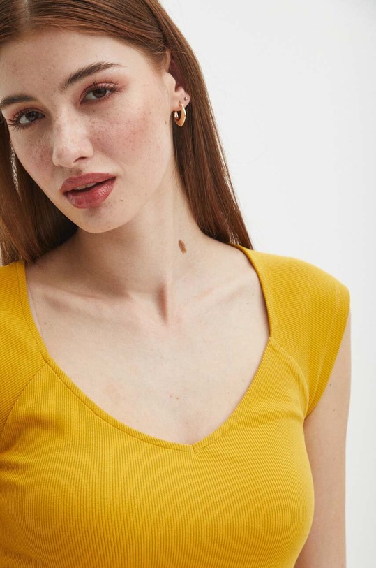 T-shirt bawełniany damski z domieszką elastanu prążkowany kolor żółty z elastanem żółty RS24.TSD0A1