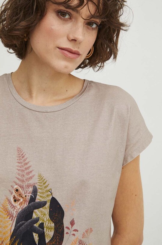 T-shirt bawełniany damski by Karolina Liczman, Grafika Polska kolor beżowy RS24.TSD450 beżowy
