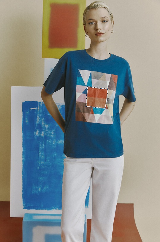 T-shirt bawełniany damski z nadrukiem z kolekcji Jerzy Nowosielski x Medicine kolor zielony okrągły turkusowy RS24.TSD661