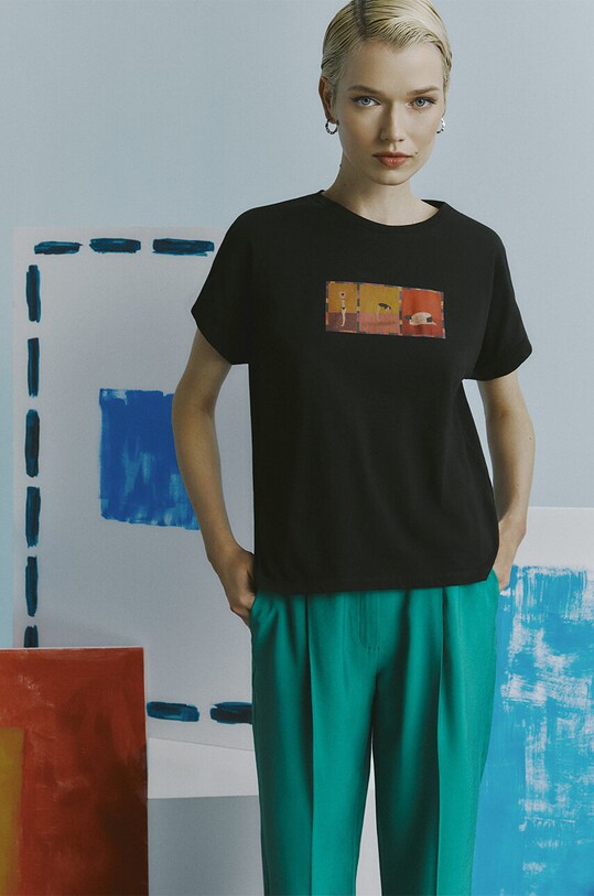 T-shirt bawełniany damski z kolekcji Jerzy Nowosielski x Medicine kolor czarny okrągły czarny RS24.TSD664