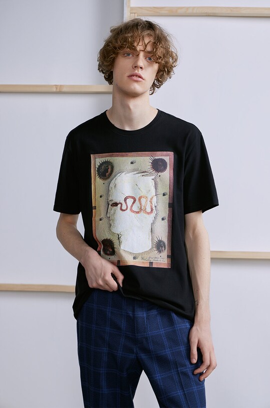 T-shirt bawełniany męski z domieszką elastanu by Józef Hołard, Grafika Polska kolor czarny okrągły czarny RS24.TSM455