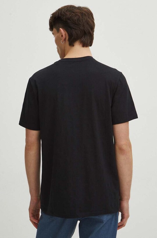T-shirt bawełniany męski z domieszką elastanu by Kasia Wysocka – TerraKata, Grafika Polska kolor czarny czarny RS24.TSM459