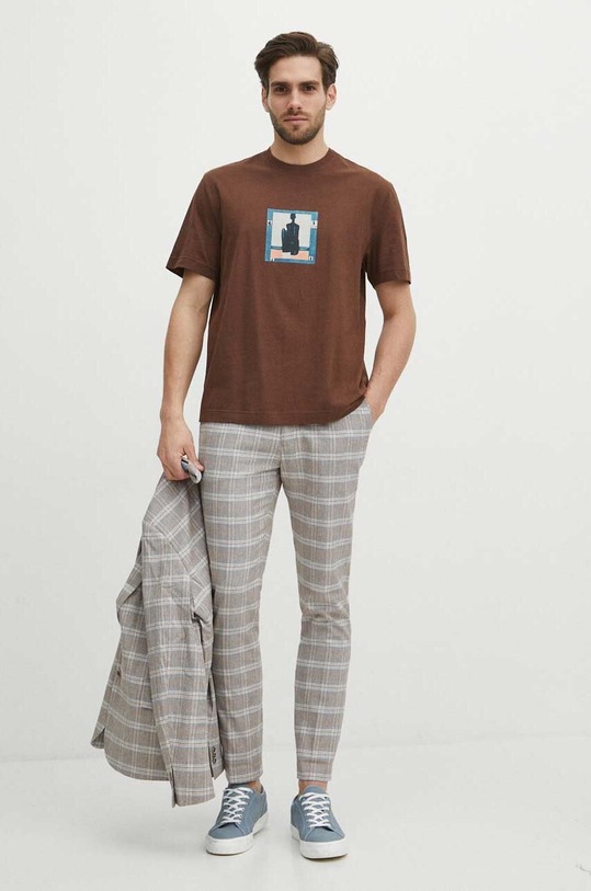 Odzież T-shirt bawełniany męski z kolekcji Jerzy Nowosielski x Medicine kolor brązowy RS24.TSM677 brązowy