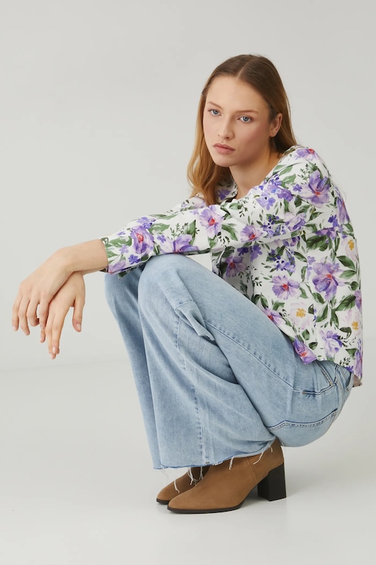 Bluzka z domieszką lnu damska w kwiaty kolor beżowy długi beżowy RS25.BDD070