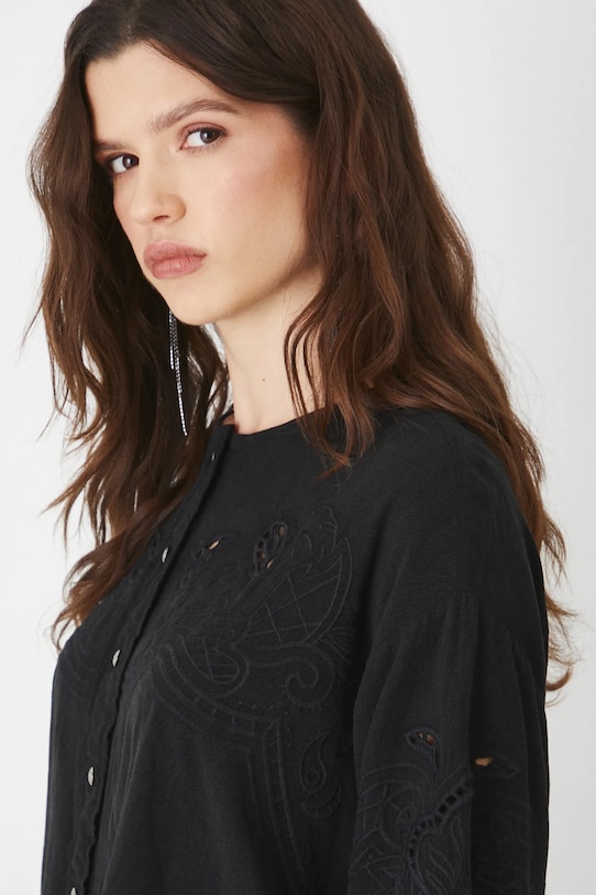 Bluzka damska oversize z ozdobnymi haftami kolor czarny RS25.BDD102