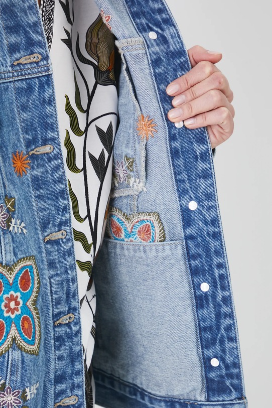 Kurtka jeansowa bawełniana damska z ozdobnymi haftami RS25-KUD600