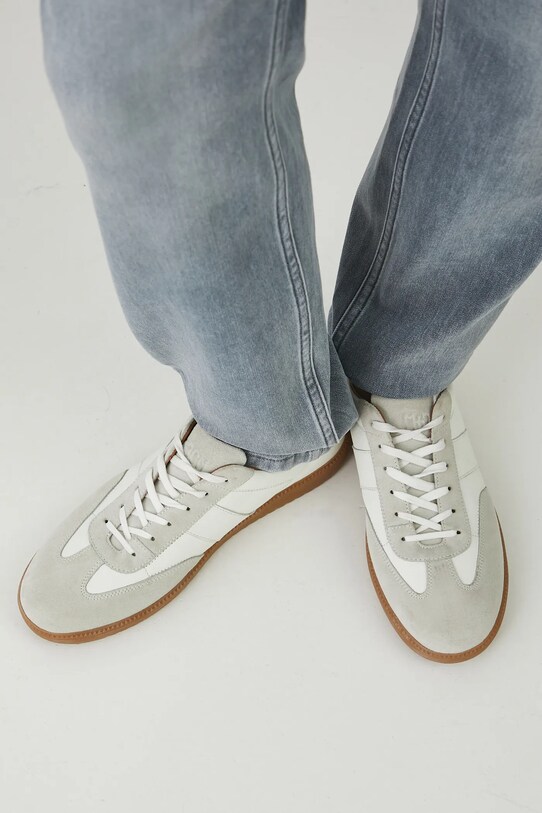 Kožené sneakers boty s pružnou podrážkou bílá barva nízký bílá RS25.OBM303