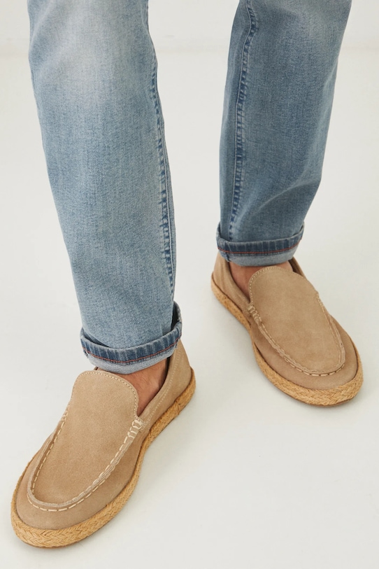 Mokasyny zamszowe męskie z ozdobnymi przeszyciami kolor beżowy RS25.OBM500