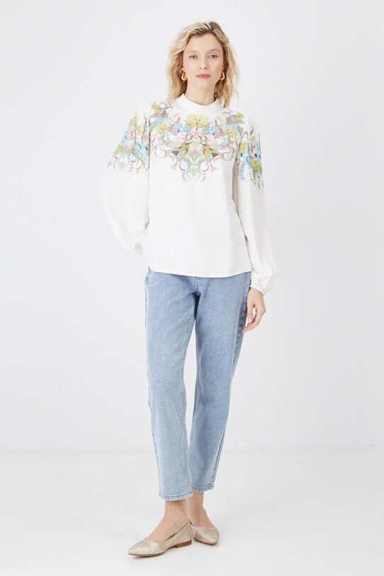 Jeansy damskie mom fit z ozdobnym haftem kolor niebieski RS25.SJD251 niebieski RS25