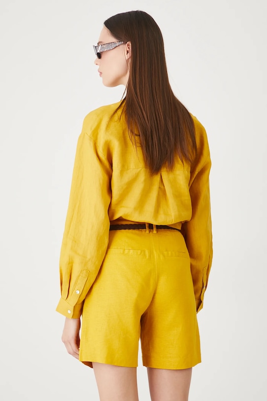 Odzież Szorty lniane damskie z paskiem gładkie kolor żółty RS25.SZD093 żółty