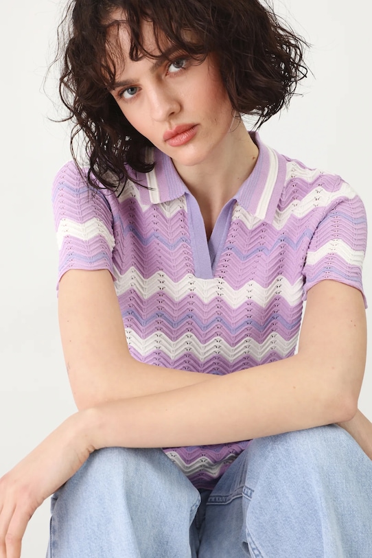 T-shirt damski z wiskozą z fakturą kolor różowy wzorzyste fioletowy RS25.TSD502