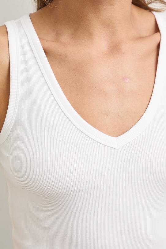 Top damski prążkowany z modalem kolor biały RS25-TTD0B4 biały