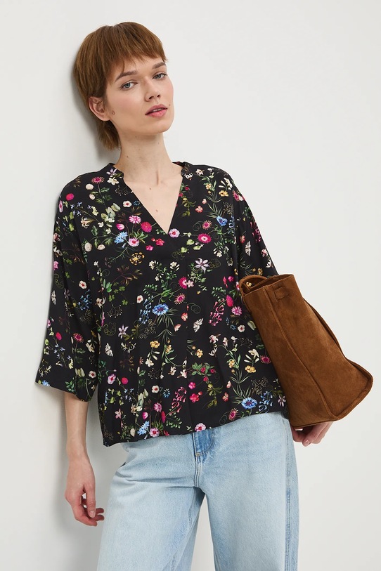 Bluzka damska z wiskozy w kwiaty casual czarny RS26-BKD030