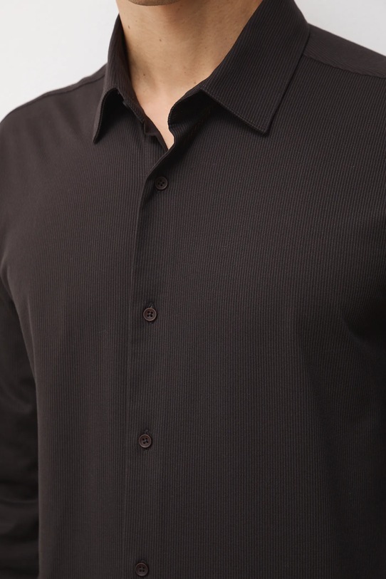 Koszula męska z kołnierzykiem klasycznym z fakturą RS26-KDM010 brązowy