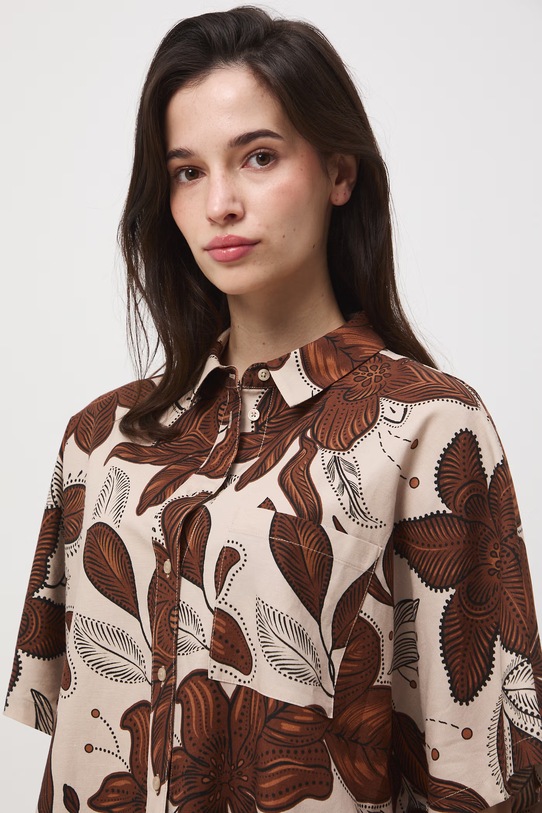 Košeľa dámska s viskózou s kvetmi béžová RS26-KKD070