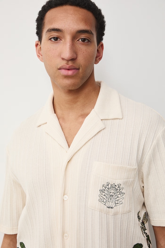 Koszula męska z bawełny z kolekcji Ilona Tambor x Medicine RS26-KKM651 beżowy