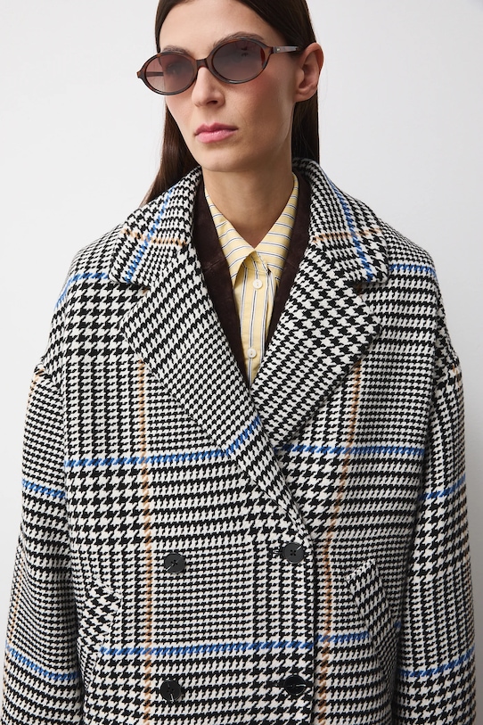 Płaszcz z domieszką wełny damski dwurzędowy w kratę czarny RS26-KPD100