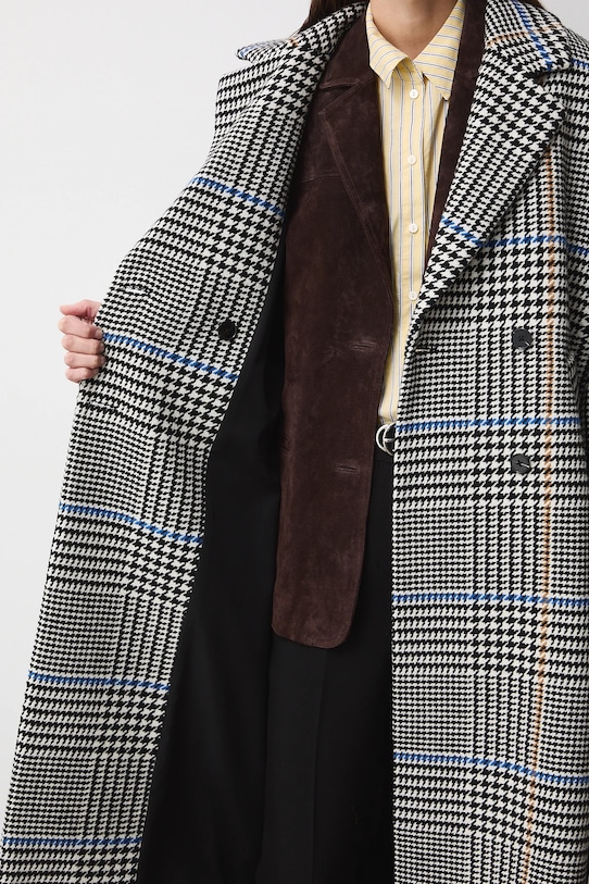 Płaszcz z domieszką wełny damski dwurzędowy w kratę RS26-KPD100