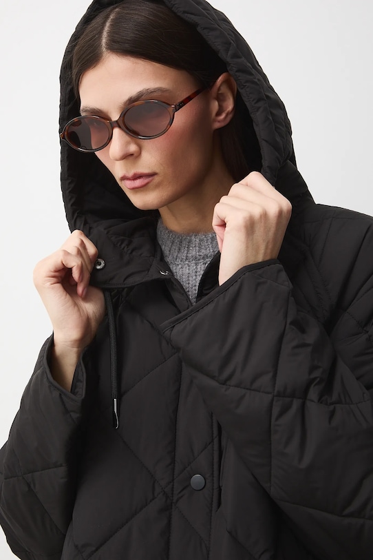 Medicine płaszcz pikowany damski RS26-KPD200 czarny