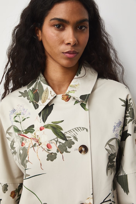 Medicine krótki trencz damski beżowy RS26-KUD510