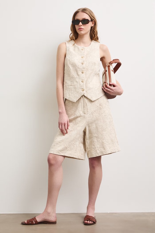 Jednořadá vesta dámská s příměsí lnu RS26-KZD901 béžová RS26