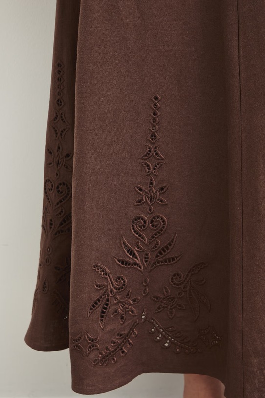 Spódnica trapezowa z lnem z haftem brązowy RS26-SDD903