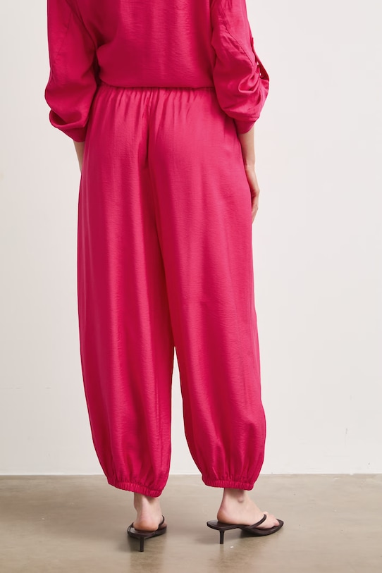 Odzież Spodnie slouchy damskie z wiskozy RS26-SPD908 różowy