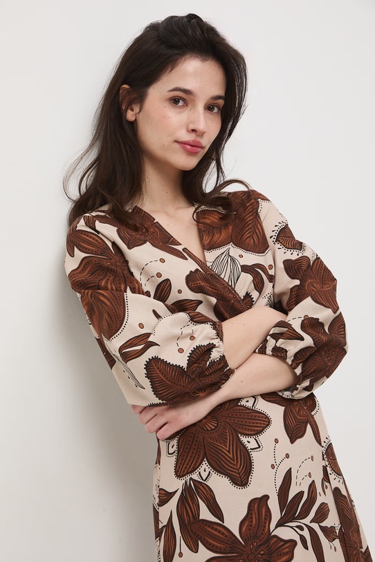 Medicine sukienka rozkloszowana z dodatkiem lnu beżowy RS26-SUD074